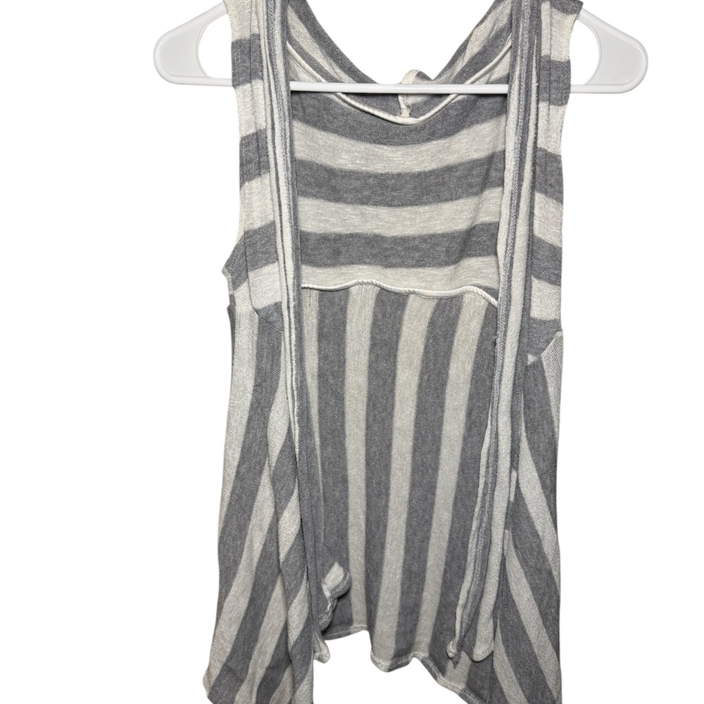 Tagless Gray & White Striped Sleeveless Shawl – Open Front Layering Vest